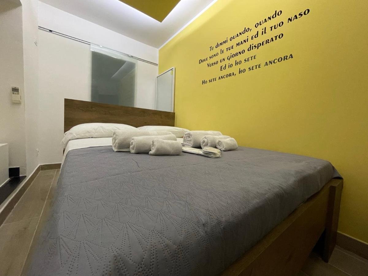 Yes I Know My Room - Mini Room Martiri Napoli Bagian luar foto
