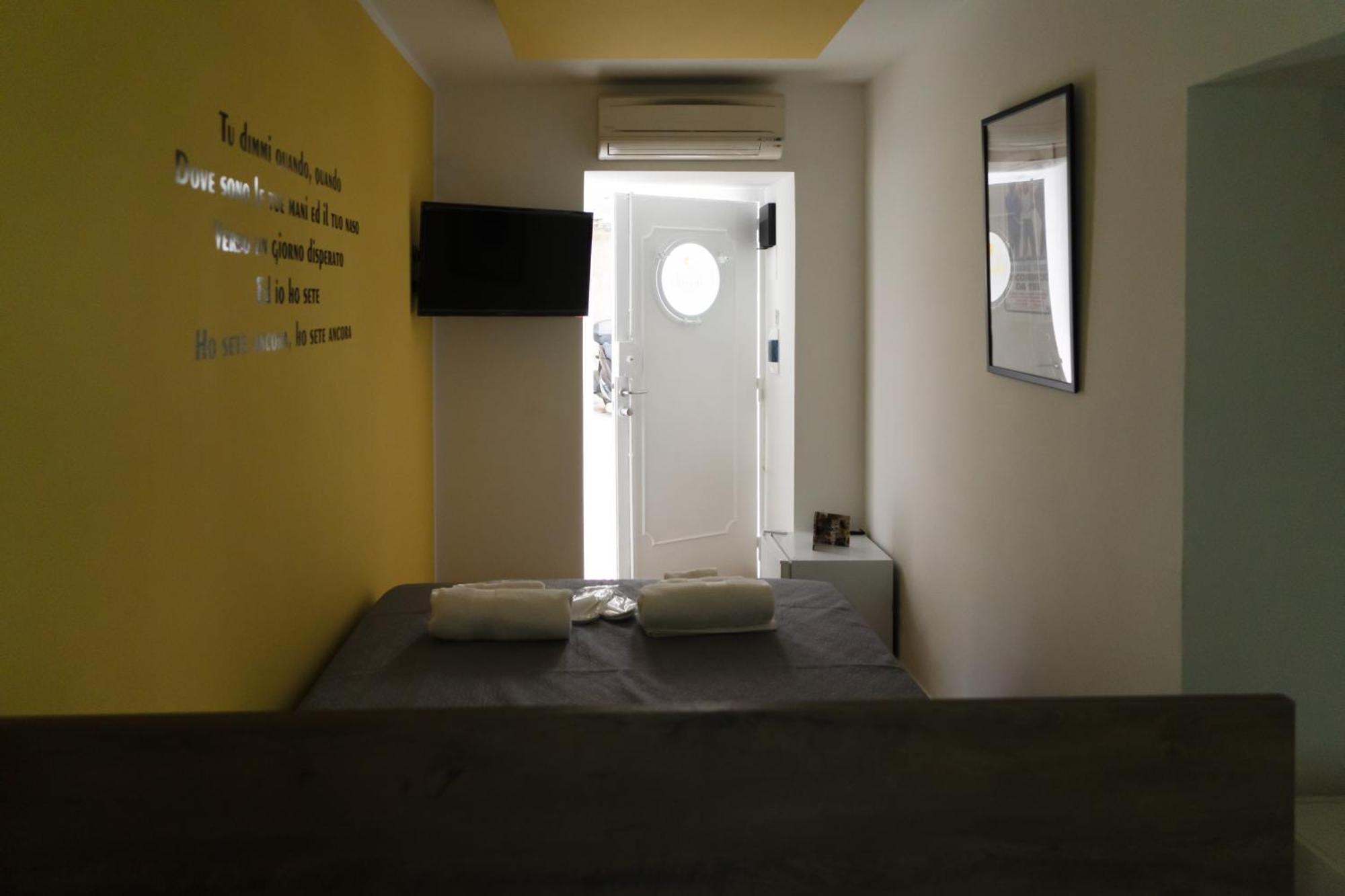 Yes I Know My Room - Mini Room Martiri Napoli Bagian luar foto